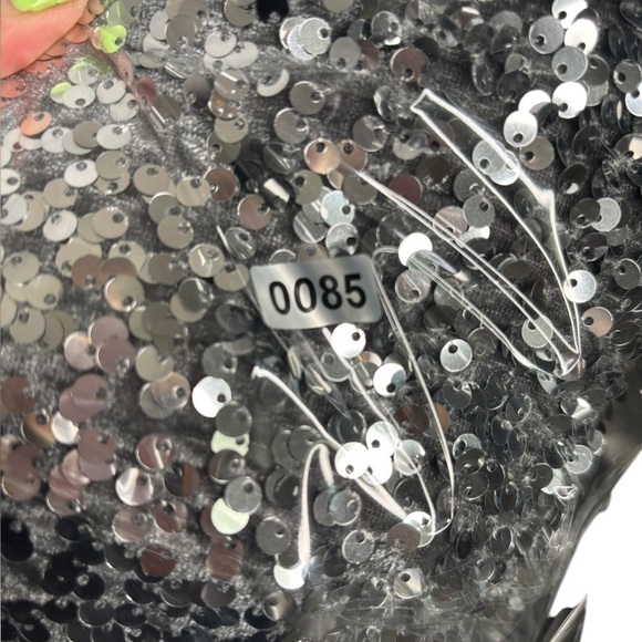 NWT Alex Marie Lia Sequin Velvet Top Silver Crew Neck Short Sleeve Size Small - Picture 11 of 11